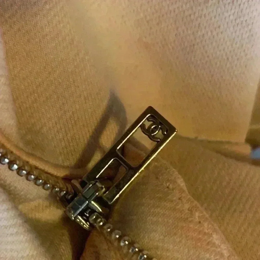 CHANEL pants good